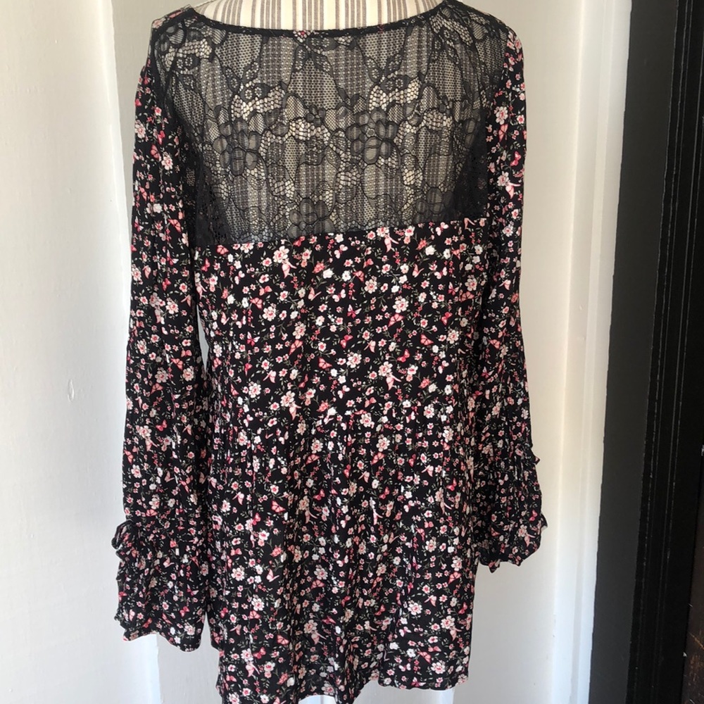 Love & Legend Floral Top - Picture 3 of 11